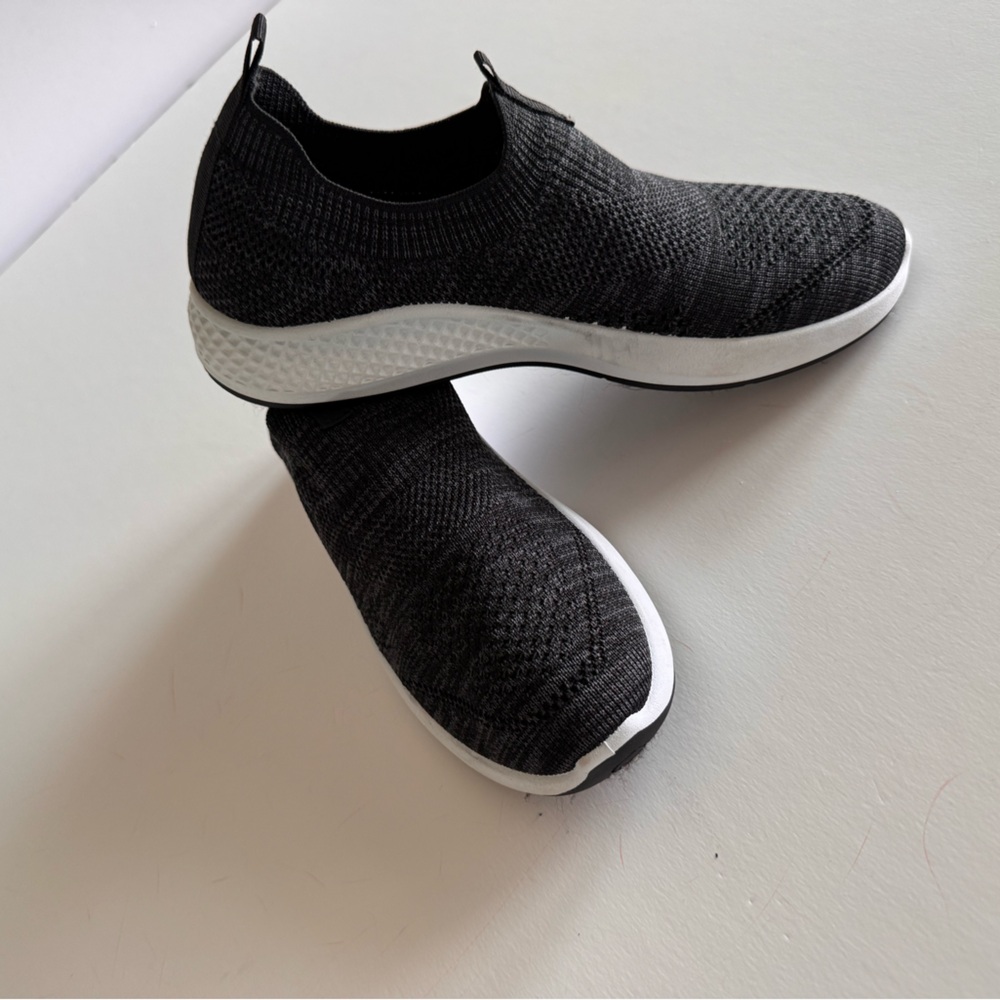 Tommy Bahama Slip Ons Knit Athletic Shoes, 8, Dark Gray NWOT